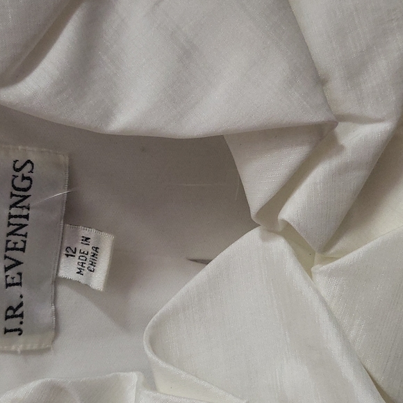 New without tags women Ruffle formal blouse - Picture 3 of 5